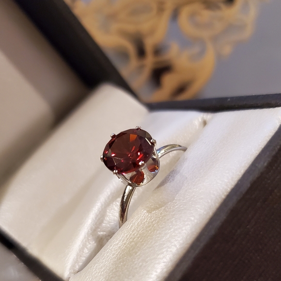 1.2 Carat AAA zirconia garnet birthstone ring - Picture 2 of 6